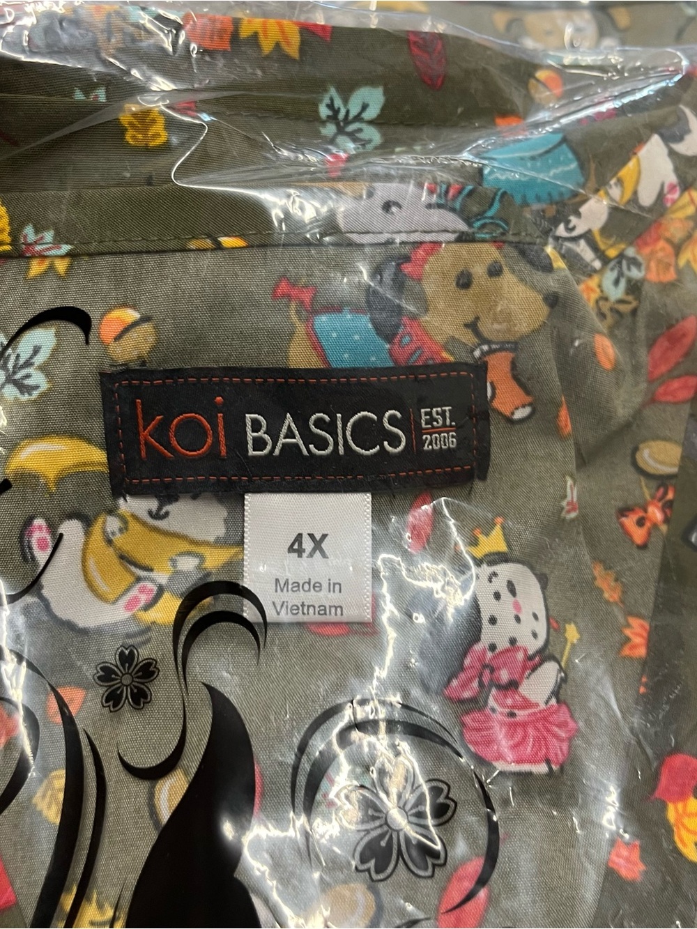 NWT Koi Olive Green Fall Dog Print Short Sleeve Scrub Top Multi Sizes - Picture 8 of 9